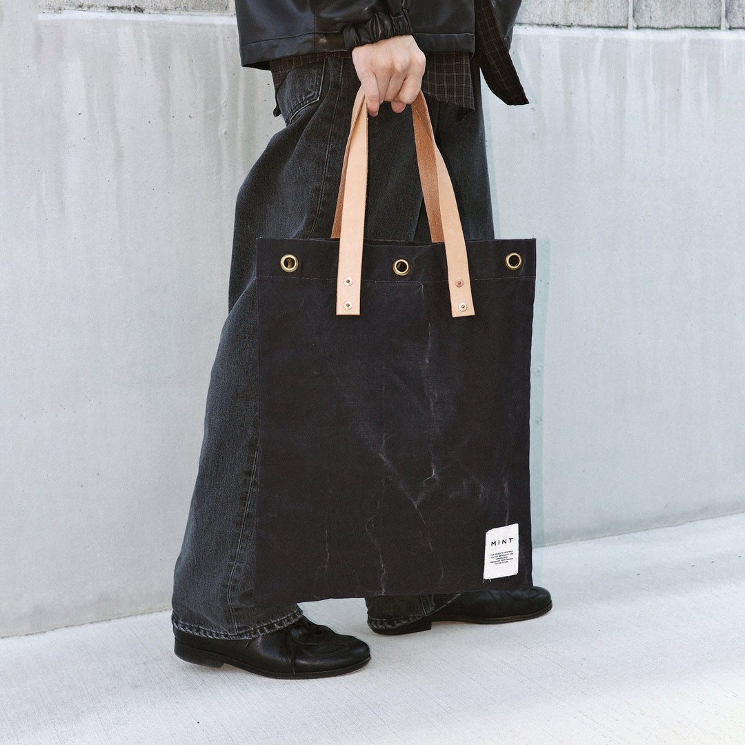 HANDY 1960s EURO ARMY ブラックキャンバス トートバッグ / MINT Upcycled