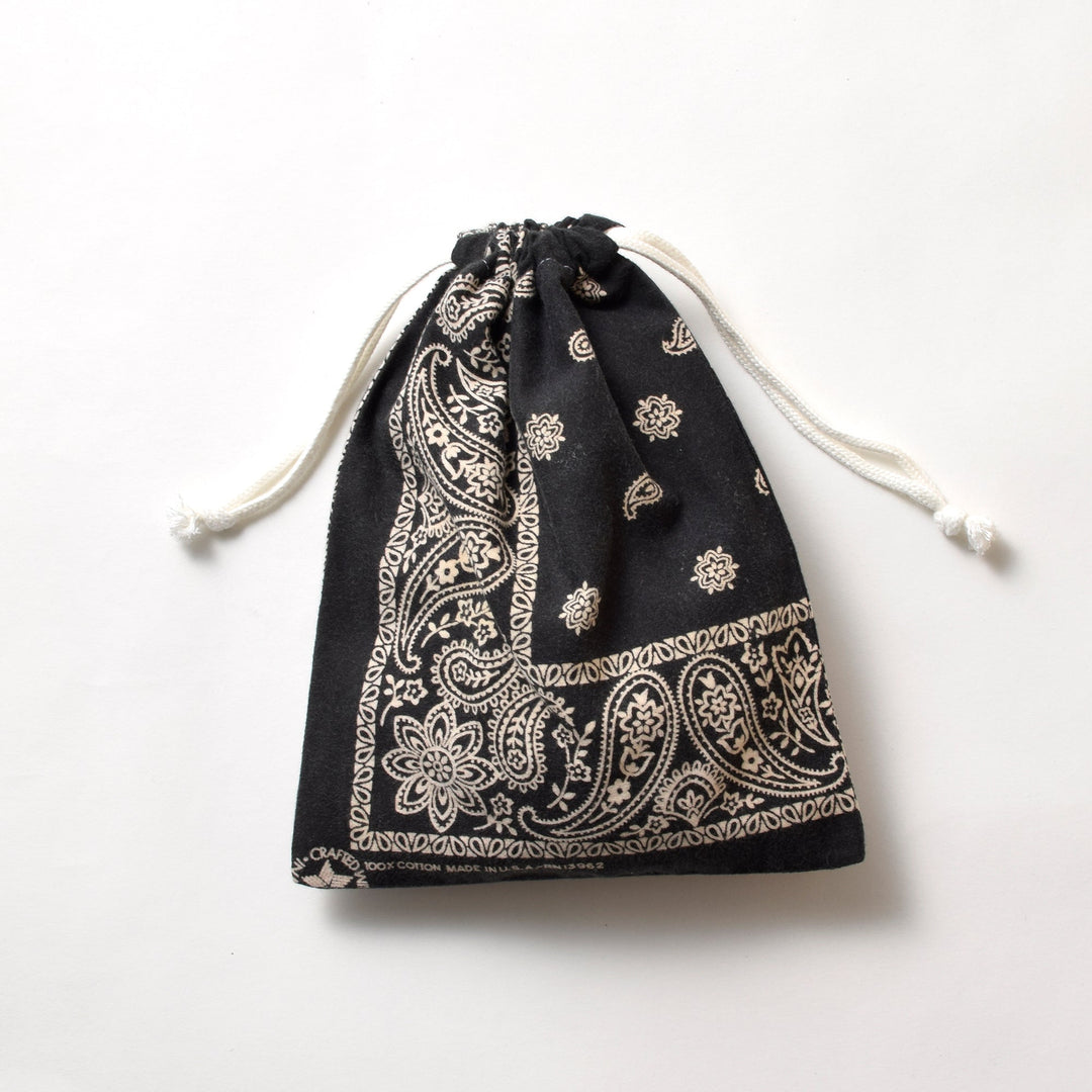 ヴィンテージバンダナ 巾着ポーチ Lサイズ（黒） / MINT Upcycled