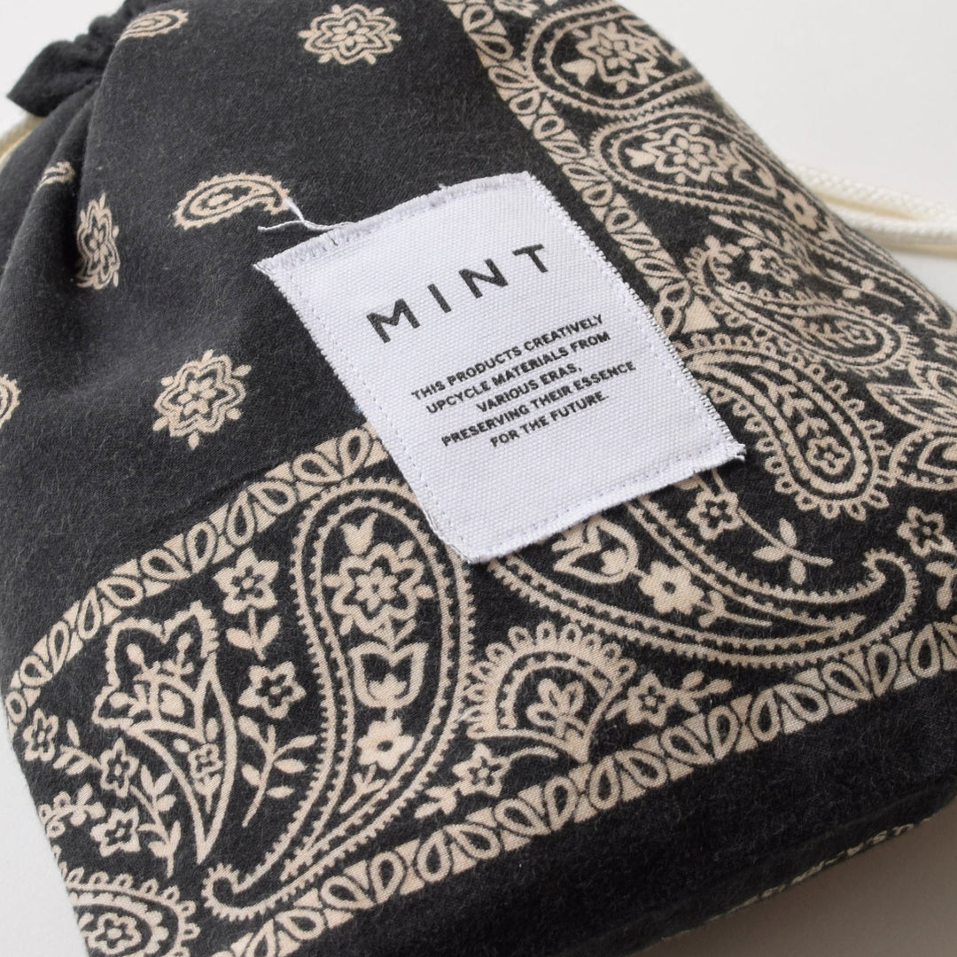 ヴィンテージバンダナ 巾着ポーチ Lサイズ（黒） / MINT Upcycled