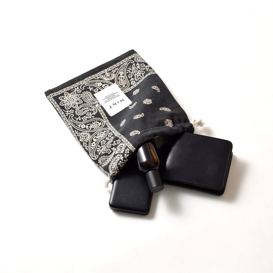 ヴィンテージバンダナ 巾着ポーチ Lサイズ（黒） / MINT Upcycled