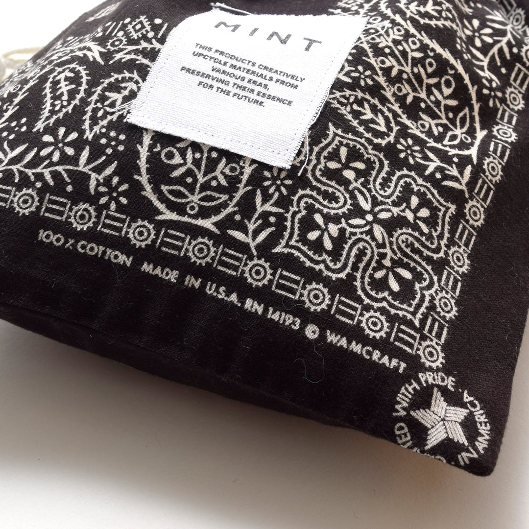 ヴィンテージバンダナ 巾着ポーチ Lサイズ（黒） / MINT Upcycled