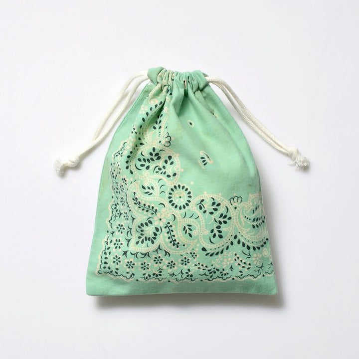 ヴィンテージバンダナ 巾着ポーチ Lサイズ（緑） / MINT Upcycled