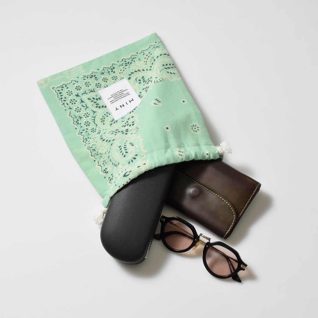ヴィンテージバンダナ 巾着ポーチ Lサイズ（緑） / MINT Upcycled