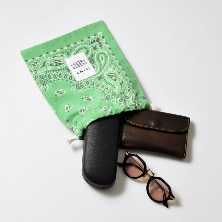 ヴィンテージバンダナ 巾着ポーチ Lサイズ（緑） / MINT Upcycled