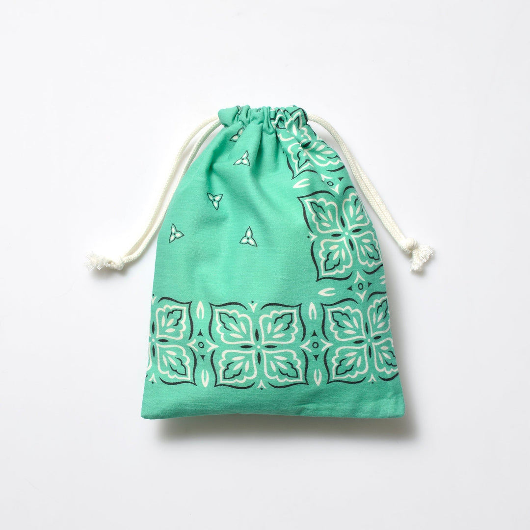 ヴィンテージバンダナ 巾着ポーチ Lサイズ（緑） / MINT Upcycled
