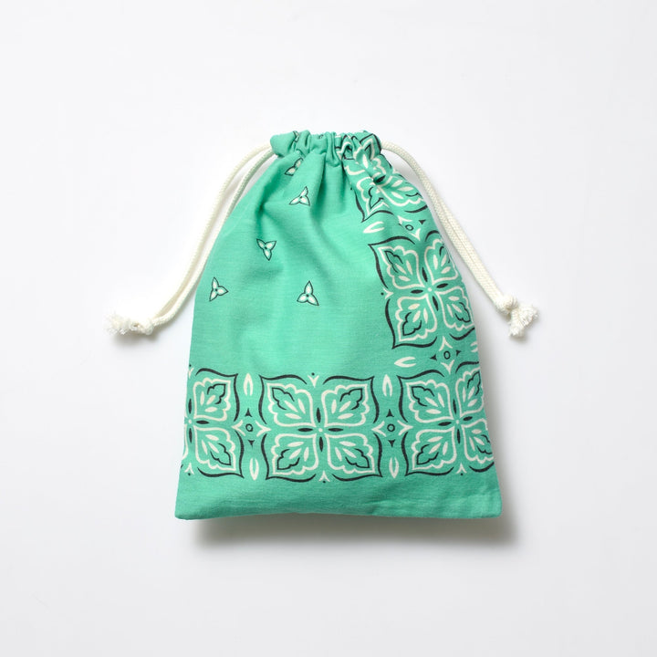 ヴィンテージバンダナ 巾着ポーチ Lサイズ（緑） / MINT Upcycled