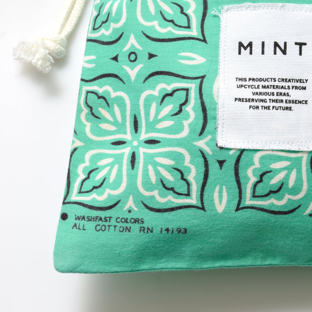 ヴィンテージバンダナ 巾着ポーチ Lサイズ（緑） / MINT Upcycled