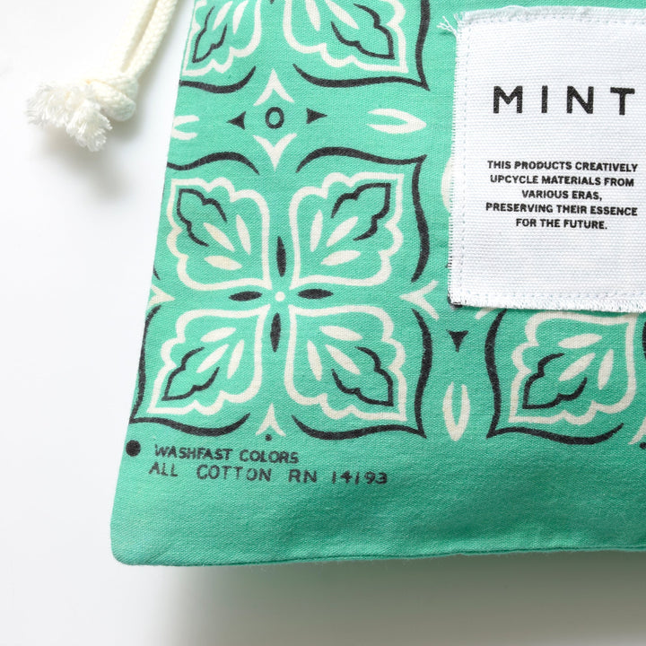 ヴィンテージバンダナ 巾着ポーチ Lサイズ（緑） / MINT Upcycled