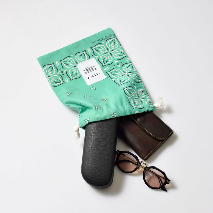 ヴィンテージバンダナ 巾着ポーチ Lサイズ（緑） / MINT Upcycled