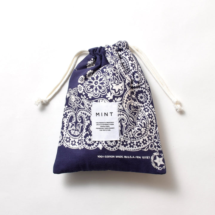 ヴィンテージバンダナ 巾着ポーチ Lサイズ（ネイビー） / MINT Upcycled