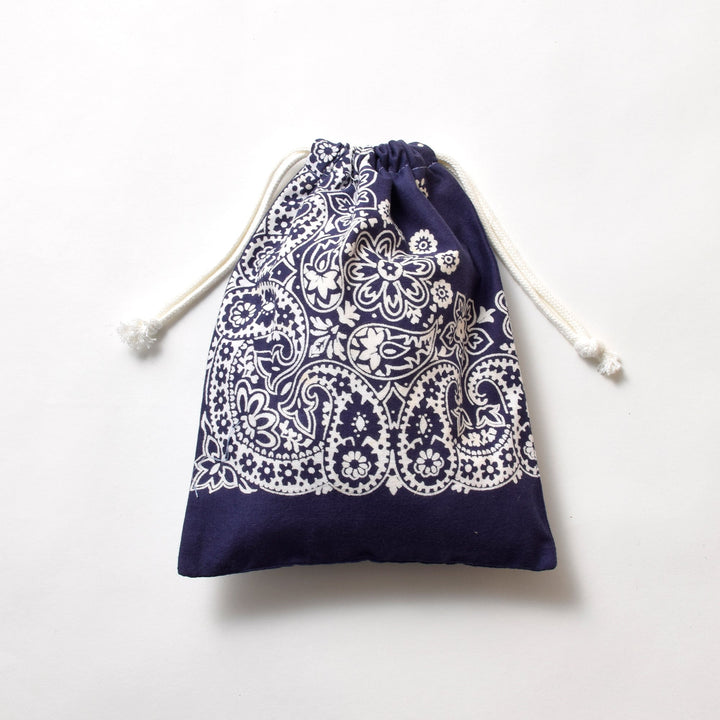 ヴィンテージバンダナ 巾着ポーチ Lサイズ（ネイビー） / MINT Upcycled