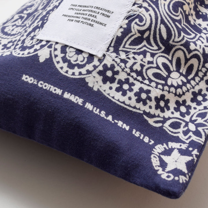 ヴィンテージバンダナ 巾着ポーチ Lサイズ（ネイビー） / MINT Upcycled
