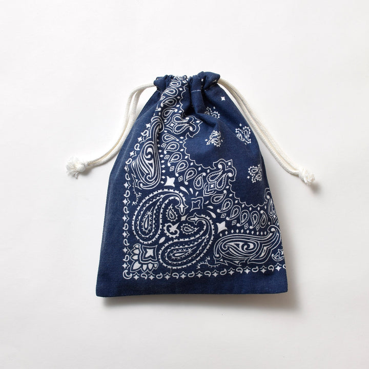 ヴィンテージバンダナ 巾着ポーチ Lサイズ（ネイビー） / MINT Upcycled