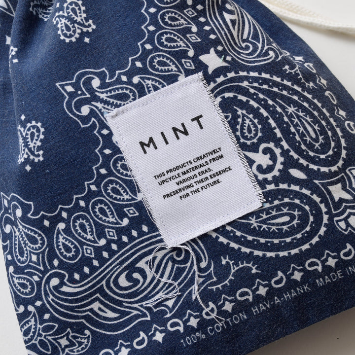ヴィンテージバンダナ 巾着ポーチ Lサイズ（ネイビー） / MINT Upcycled