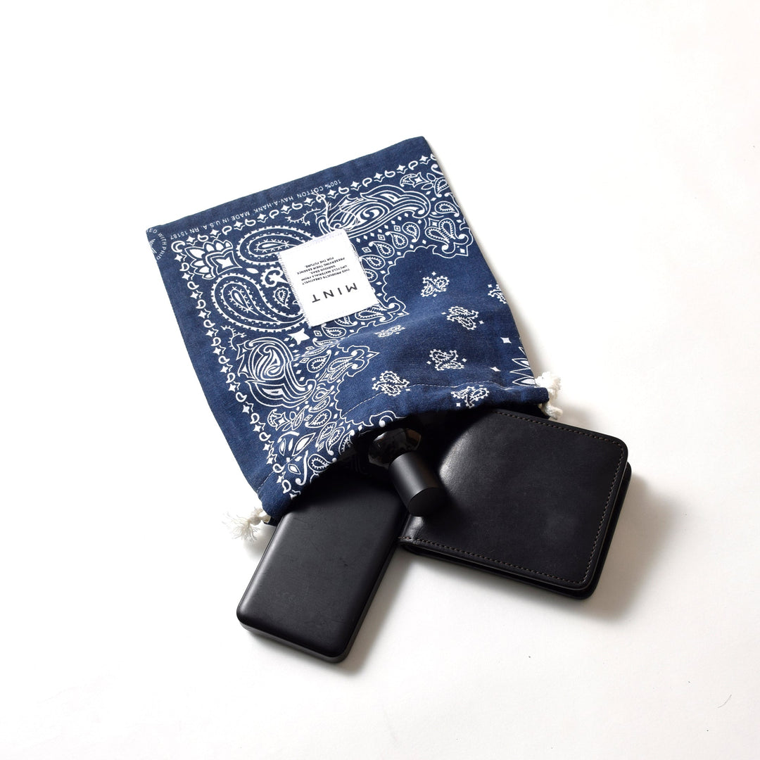 ヴィンテージバンダナ 巾着ポーチ Lサイズ（ネイビー） / MINT Upcycled