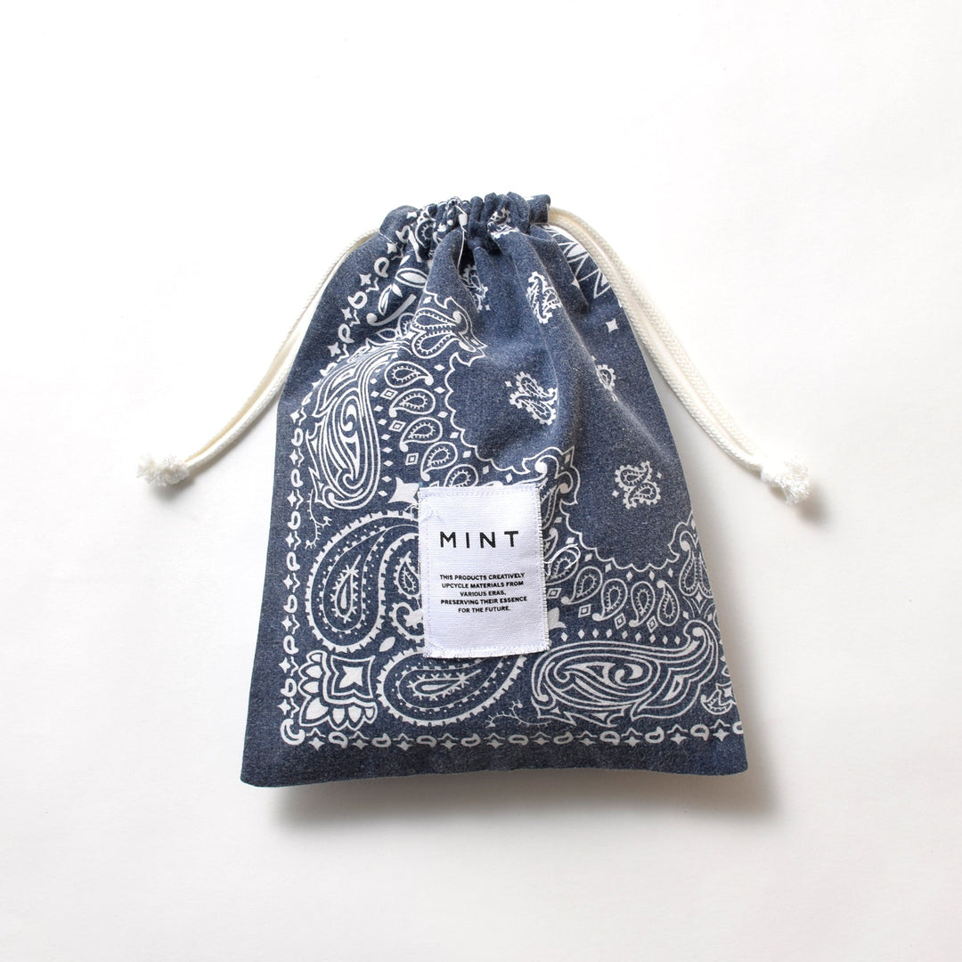 ヴィンテージバンダナ 巾着ポーチ Lサイズ（ネイビー） / MINT Upcycled
