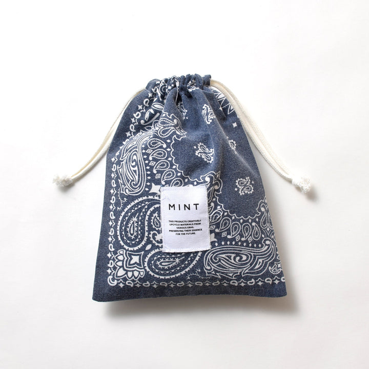 ヴィンテージバンダナ 巾着ポーチ Lサイズ（ネイビー） / MINT Upcycled