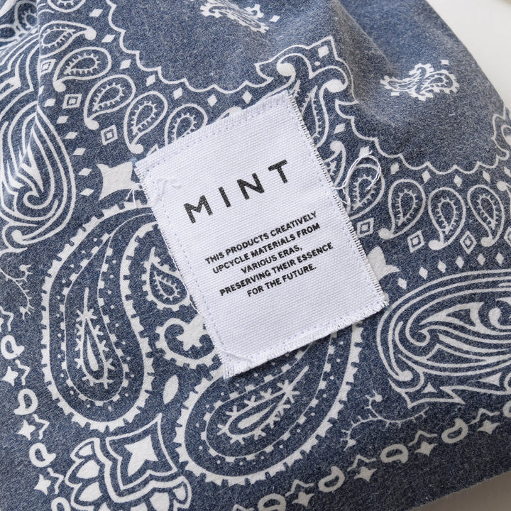 ヴィンテージバンダナ 巾着ポーチ Lサイズ（ネイビー） / MINT Upcycled