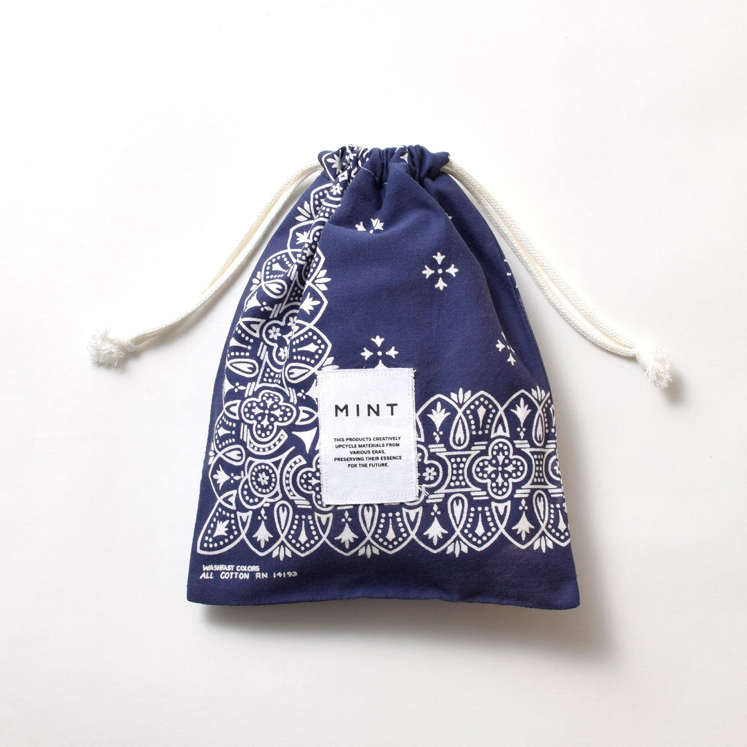 ヴィンテージバンダナ 巾着ポーチ Lサイズ（ネイビー） / MINT Upcycled