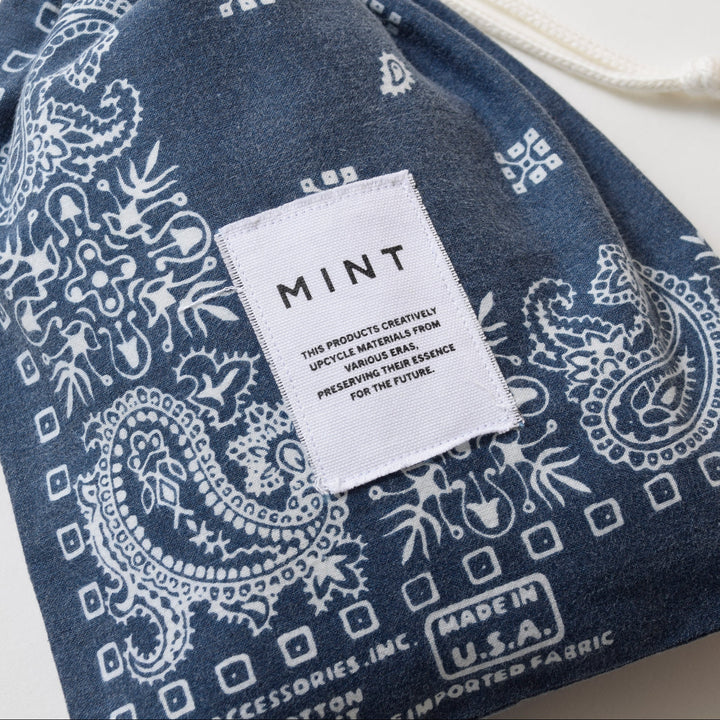 ヴィンテージバンダナ 巾着ポーチ Lサイズ（ネイビー） / MINT Upcycled