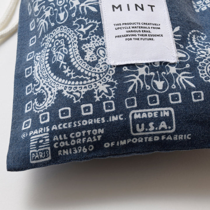 ヴィンテージバンダナ 巾着ポーチ Lサイズ（ネイビー） / MINT Upcycled