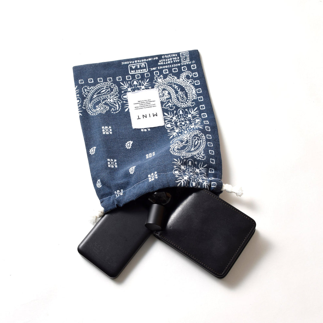 ヴィンテージバンダナ 巾着ポーチ Lサイズ（ネイビー） / MINT Upcycled