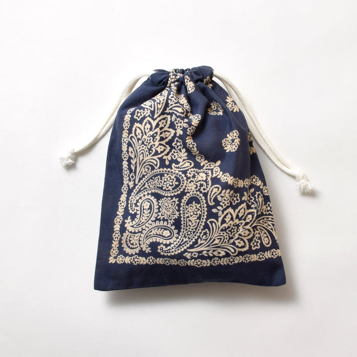 ヴィンテージバンダナ 巾着ポーチ Lサイズ（ネイビー） / MINT Upcycled