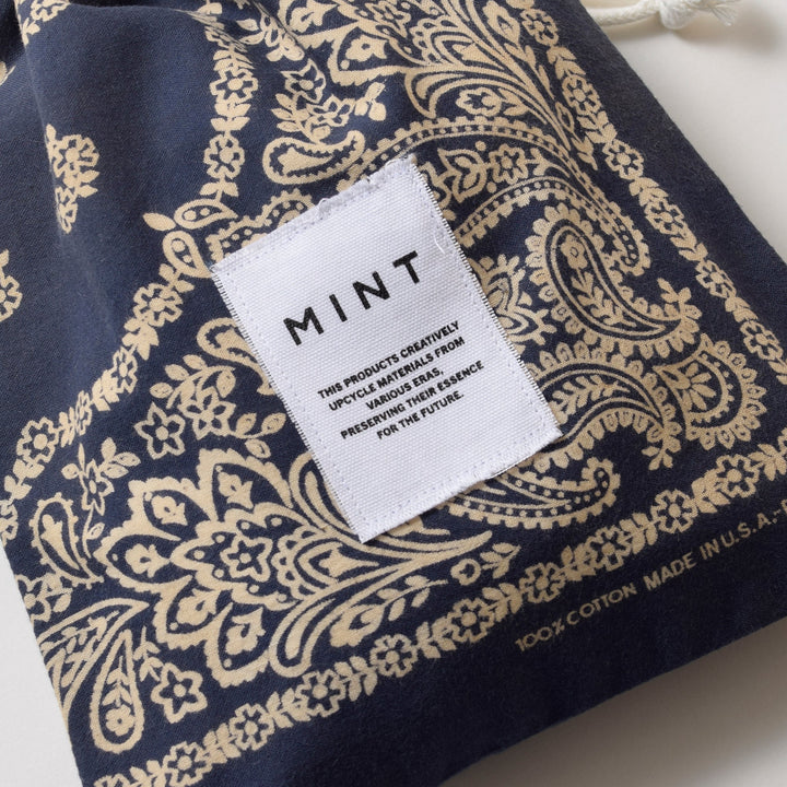 ヴィンテージバンダナ 巾着ポーチ Lサイズ（ネイビー） / MINT Upcycled