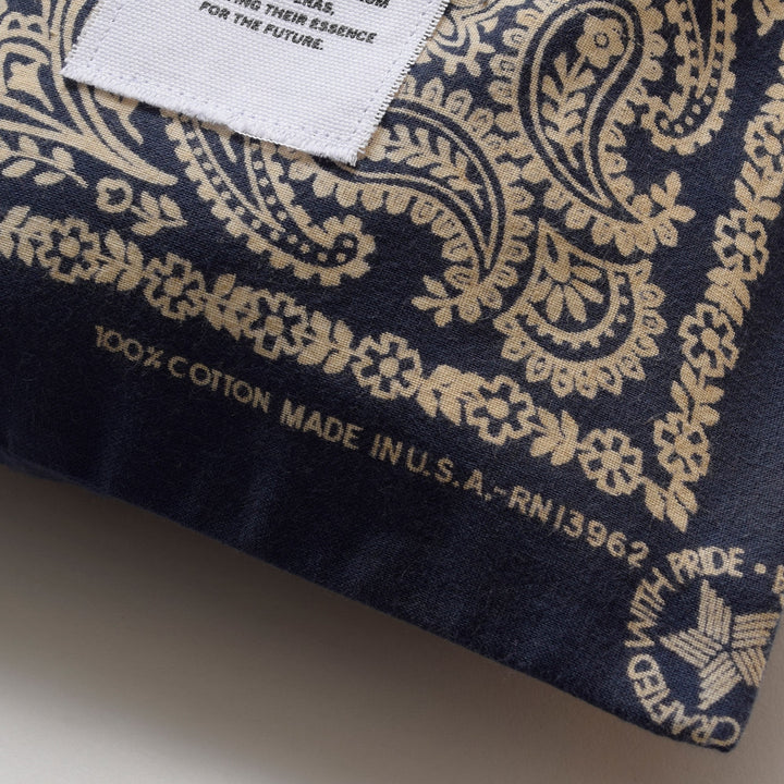 ヴィンテージバンダナ 巾着ポーチ Lサイズ（ネイビー） / MINT Upcycled