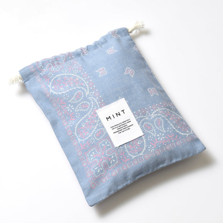 ヴィンテージバンダナ 巾着ポーチ Lサイズ（水色） / MINT Upcycled
