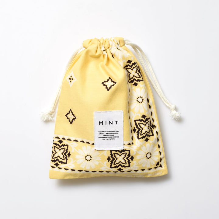 ヴィンテージバンダナ 巾着ポーチ Lサイズ（赤） / MINT Upcycled