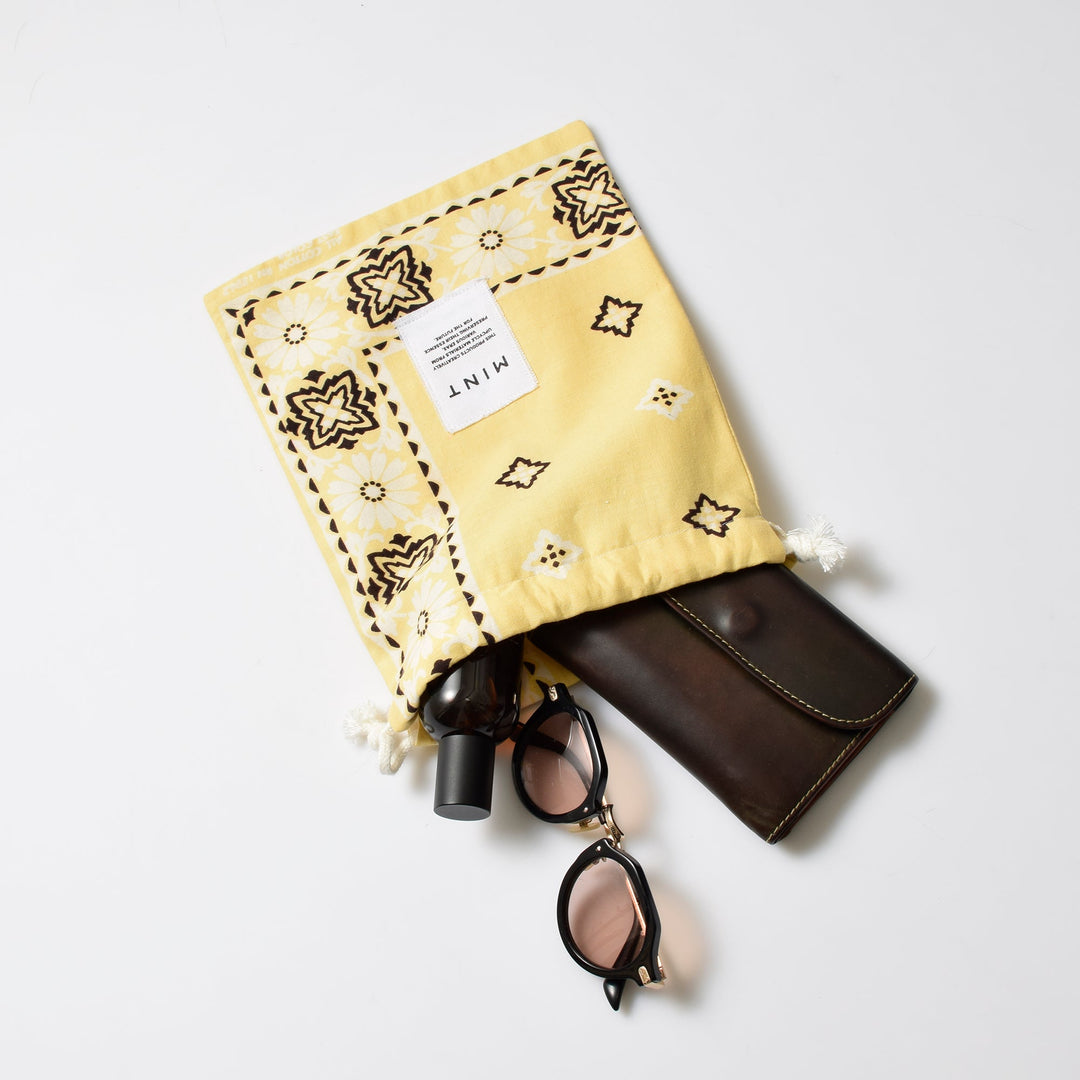 ヴィンテージバンダナ 巾着ポーチ Lサイズ（赤） / MINT Upcycled