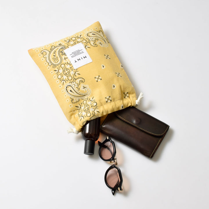 ヴィンテージバンダナ 巾着ポーチ Lサイズ（赤） / MINT Upcycled