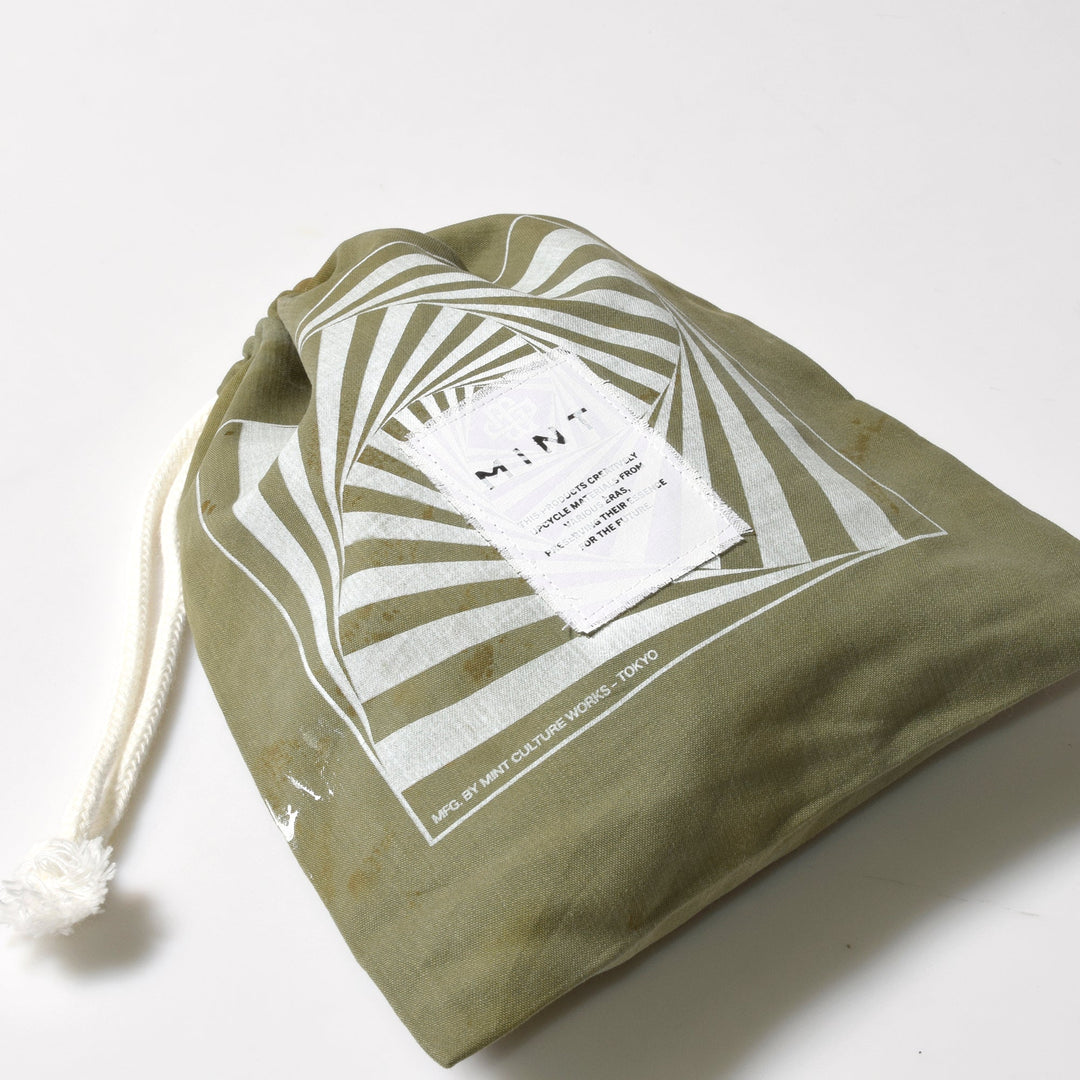 【白】グラフィックプリント ミリタリー / 巾着ポーチ / MINT Upcycled