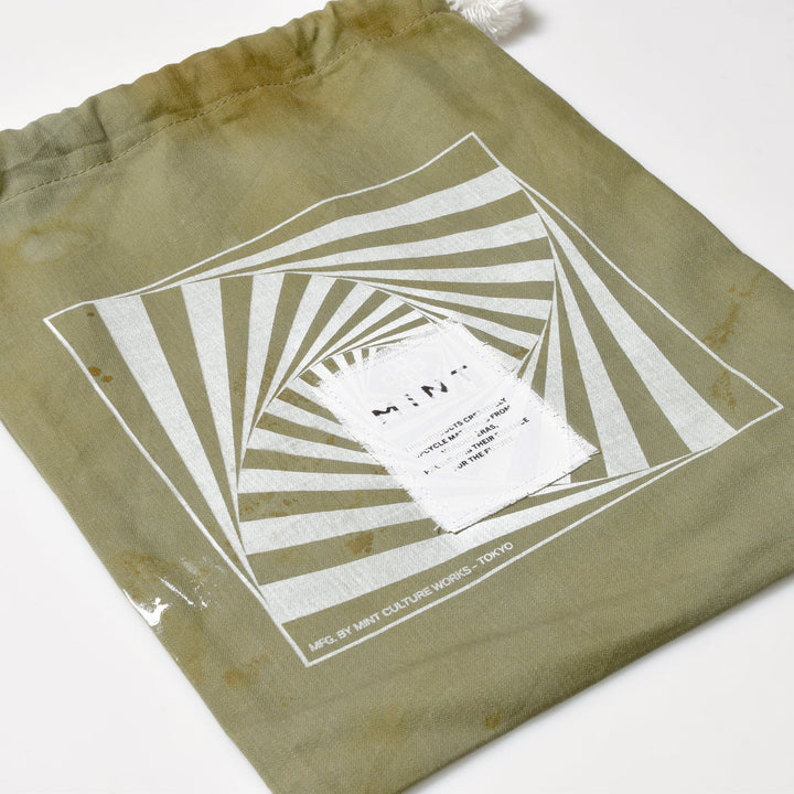 【白】グラフィックプリント ミリタリー / 巾着ポーチ / MINT Upcycled