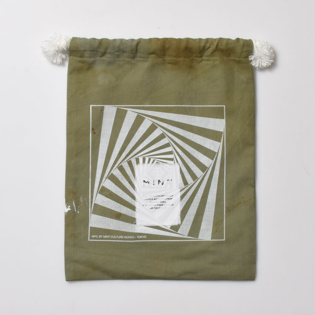 【白】グラフィックプリント ミリタリー / 巾着ポーチ / MINT Upcycled