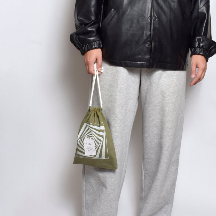 【白】グラフィックプリント ミリタリー / 巾着ポーチ / MINT Upcycled