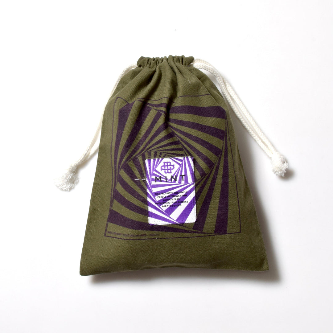 ミリタリー巾着ポーチ｜オリーブのヴィンテージ生地とロゴフロントラベル