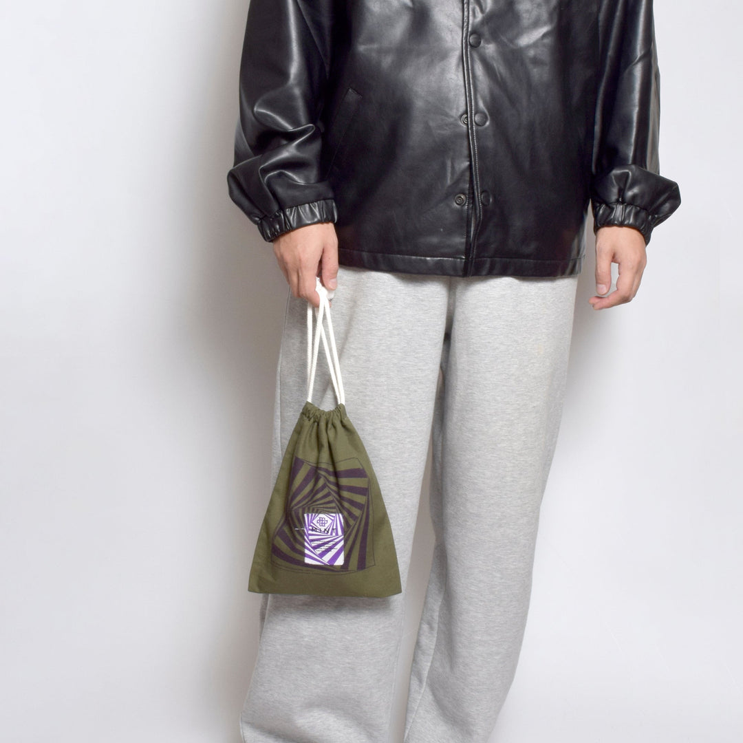 【紫】グラフィックプリント ミリタリー / 巾着ポーチ / MINT Upcycled