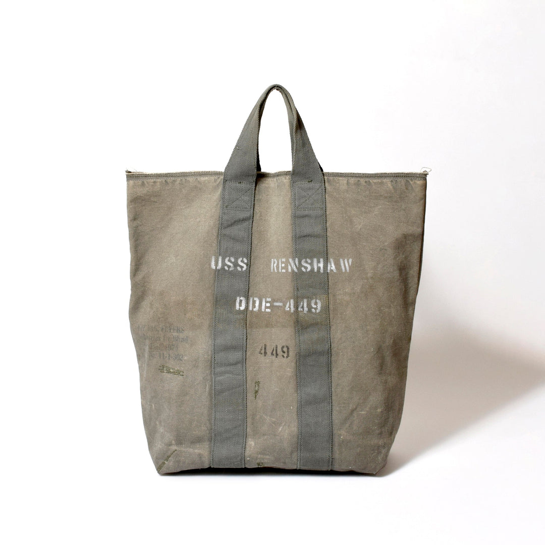 1980s USAF“FLYERS KIT BAG”生地を再構築したトートの正面。ステンシル文字とダブルテープが印象的な表情。