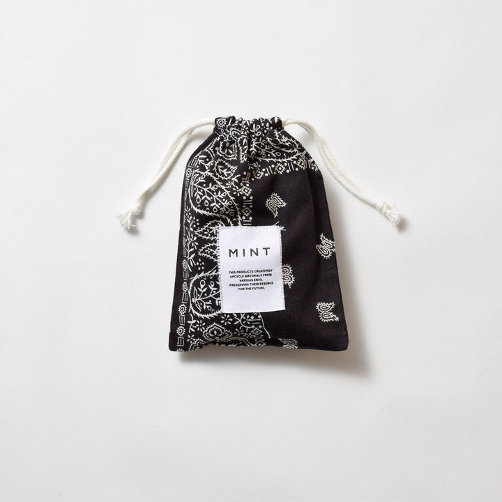 ヴィンテージバンダナ 巾着ポーチ Sサイズ（黒） / MINT Upcycled