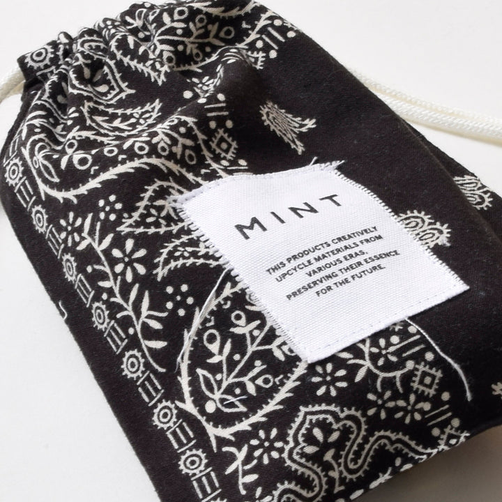 ヴィンテージバンダナ 巾着ポーチ Sサイズ（黒） / MINT Upcycled