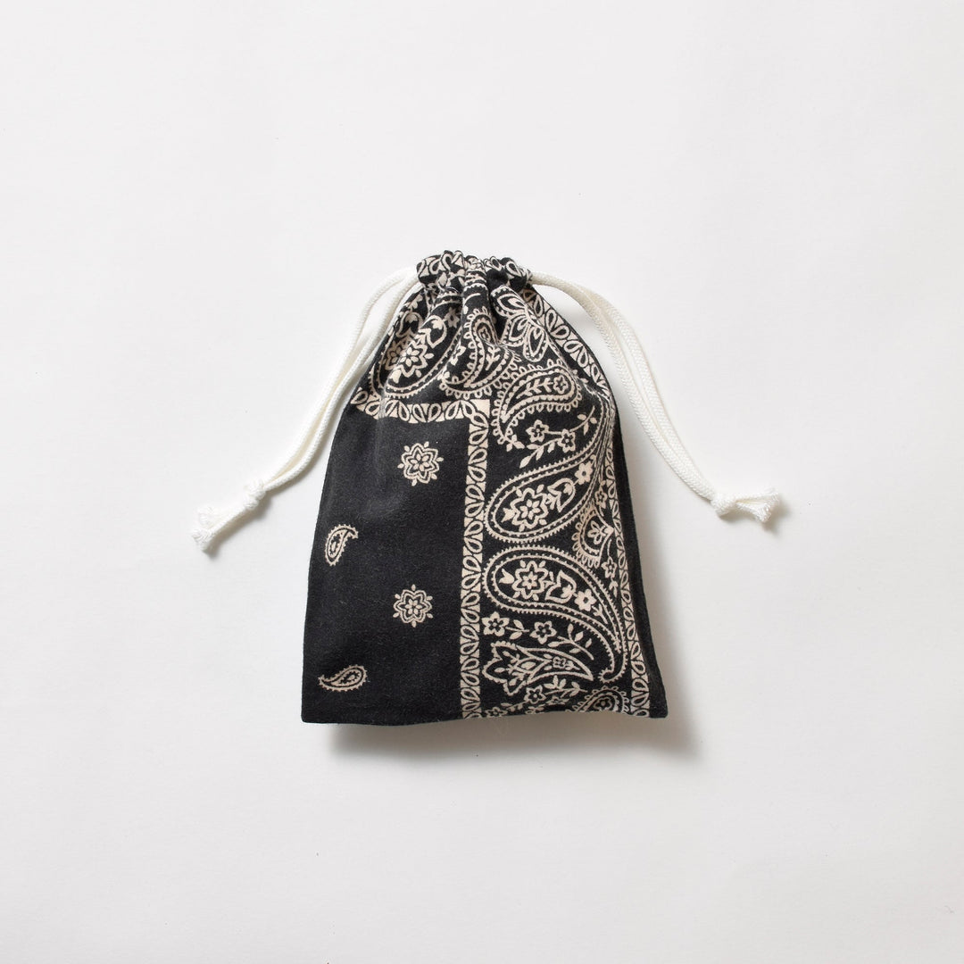 ヴィンテージバンダナ 巾着ポーチ Sサイズ（黒） / MINT Upcycled