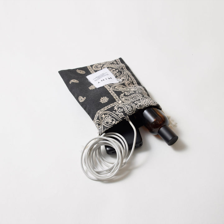 ヴィンテージバンダナ 巾着ポーチ Sサイズ（黒） / MINT Upcycled