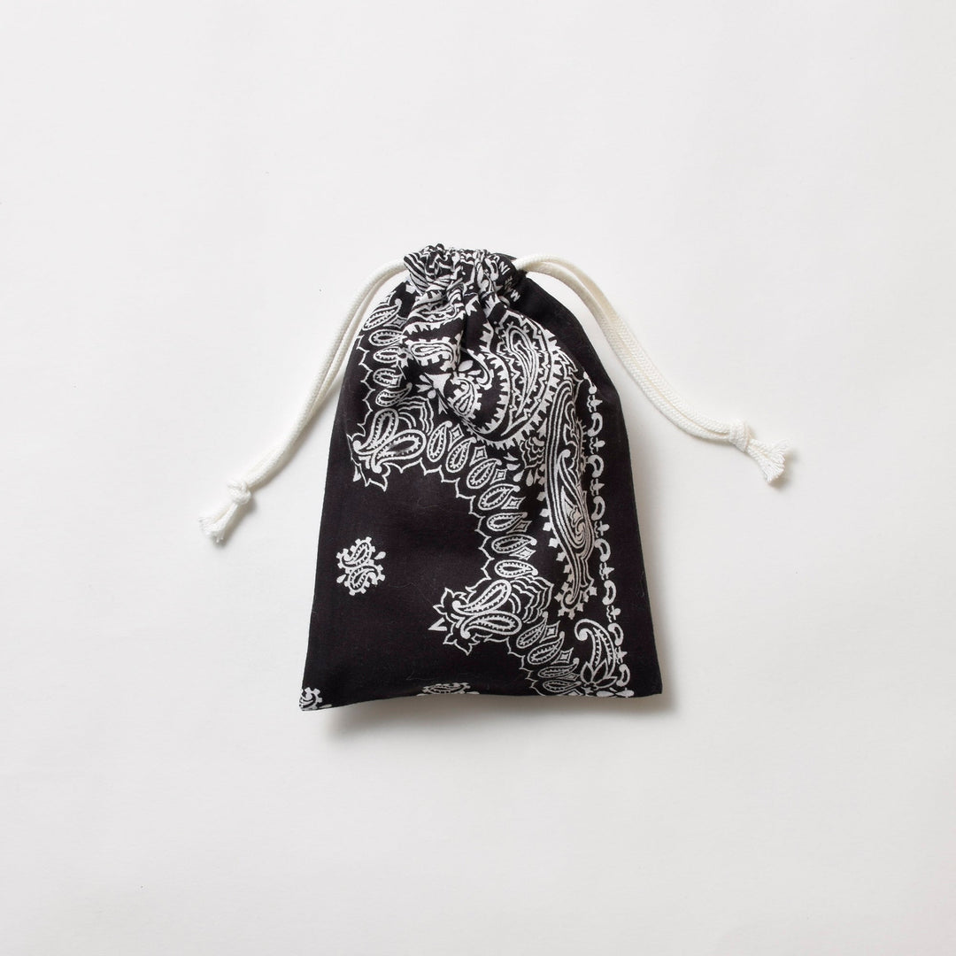 ヴィンテージバンダナ 巾着ポーチ Sサイズ（黒） / MINT Upcycled