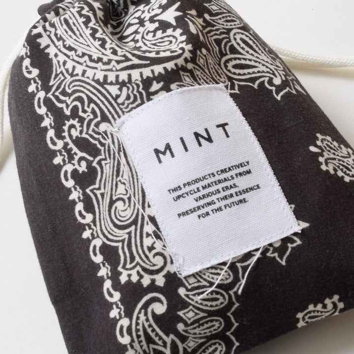 ヴィンテージバンダナ 巾着ポーチ Sサイズ（黒） / MINT Upcycled