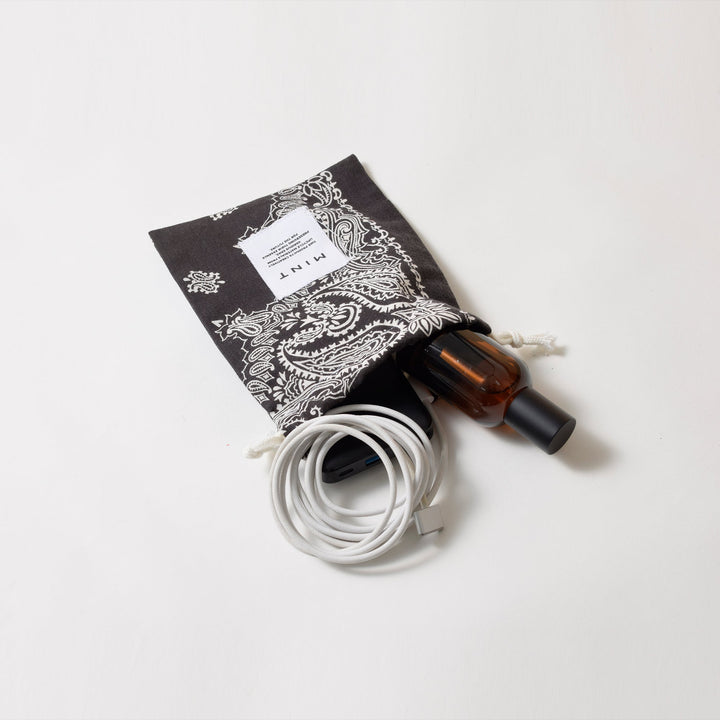 ヴィンテージバンダナ 巾着ポーチ Sサイズ（黒） / MINT Upcycled