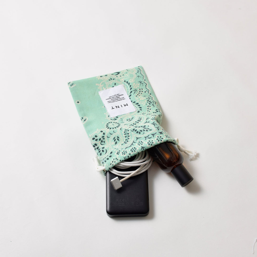 ヴィンテージバンダナ 巾着ポーチ Sサイズ（緑） / MINT Upcycled