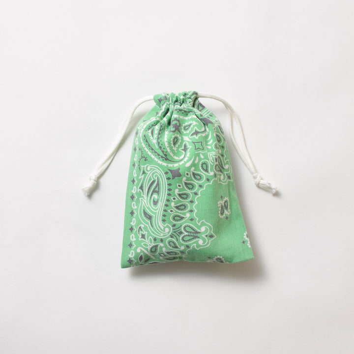 ヴィンテージバンダナ 巾着ポーチ Sサイズ（緑） / MINT Upcycled