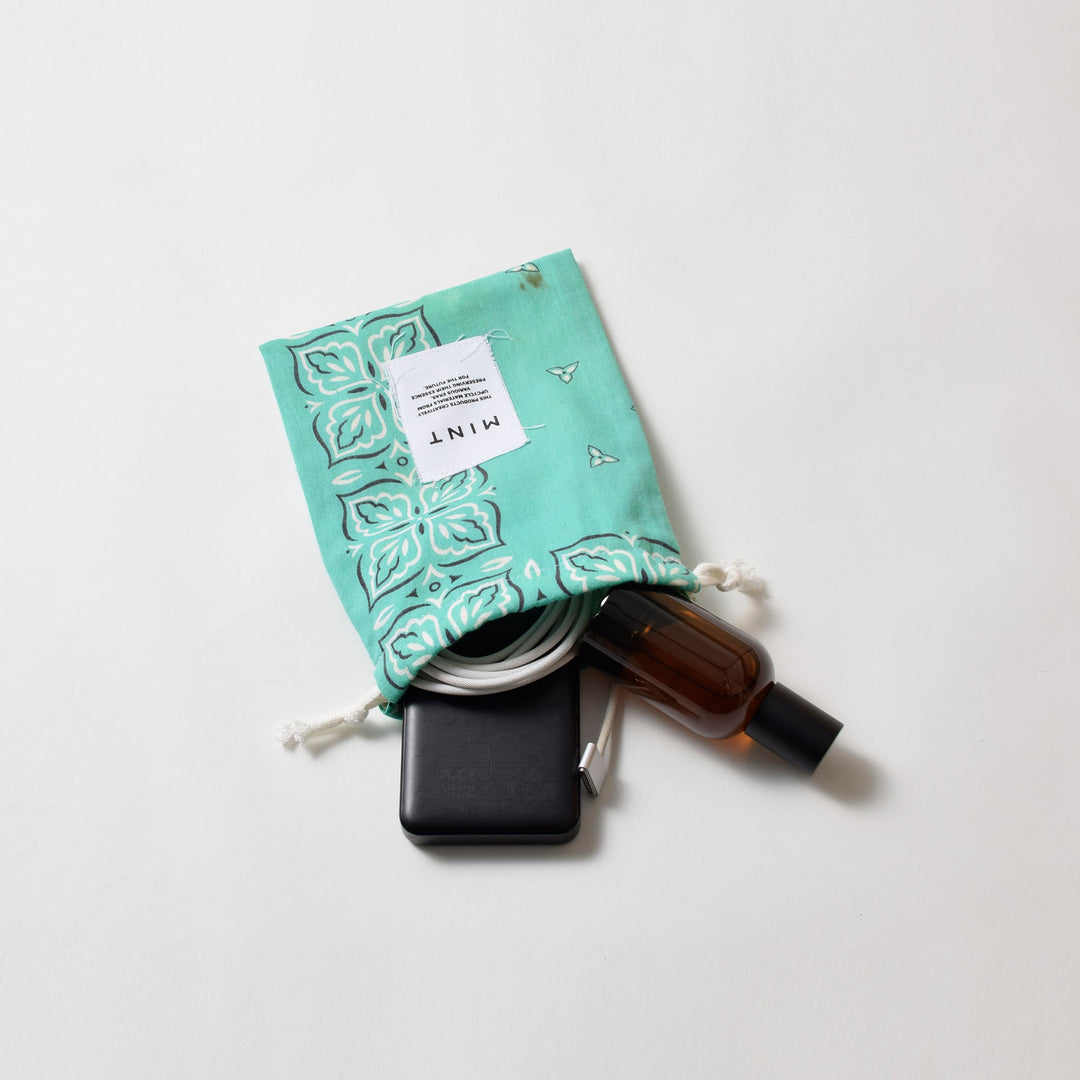 ヴィンテージバンダナ 巾着ポーチ Sサイズ（緑） / MINT Upcycled